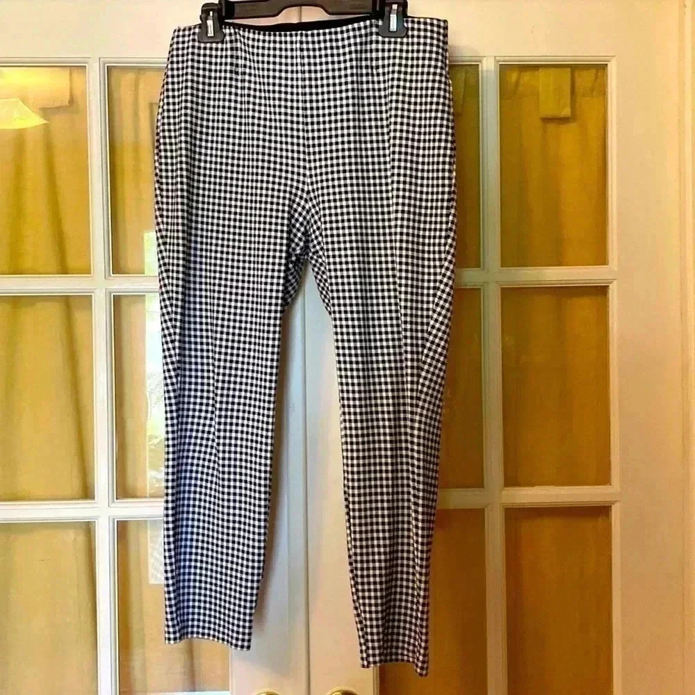 Plus size  summer capris pants, stretchy , plaid design,New Condition